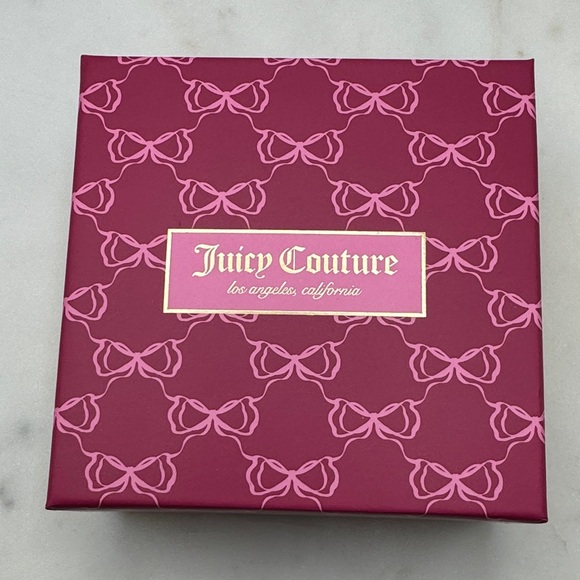 Juicy Couture Gold Bracelet with Heart Charm NIB - Picture 2 of 2